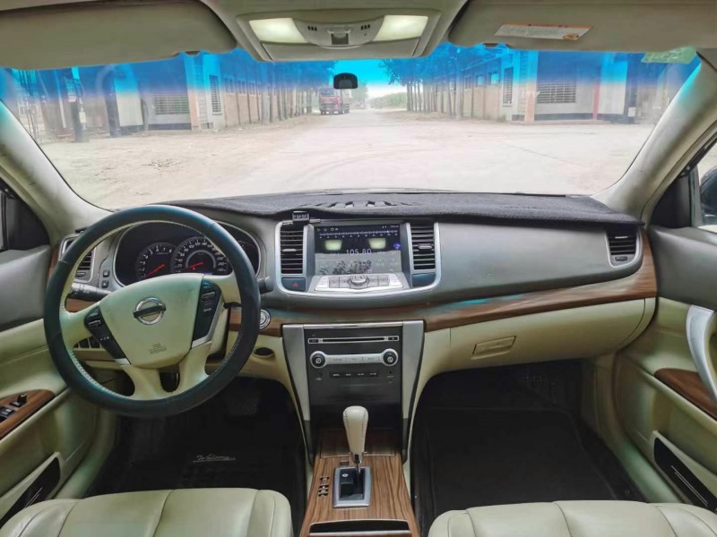 保定12年日产天籁7