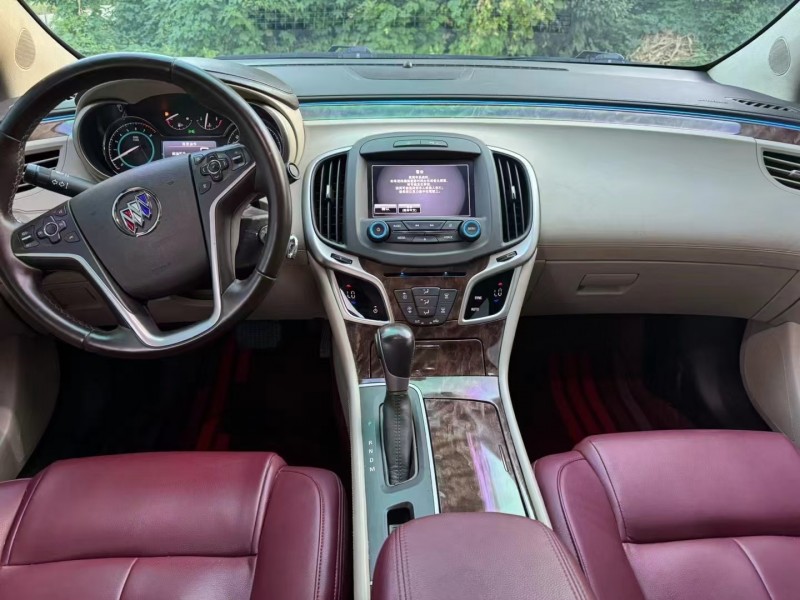 济宁16年别克君越4