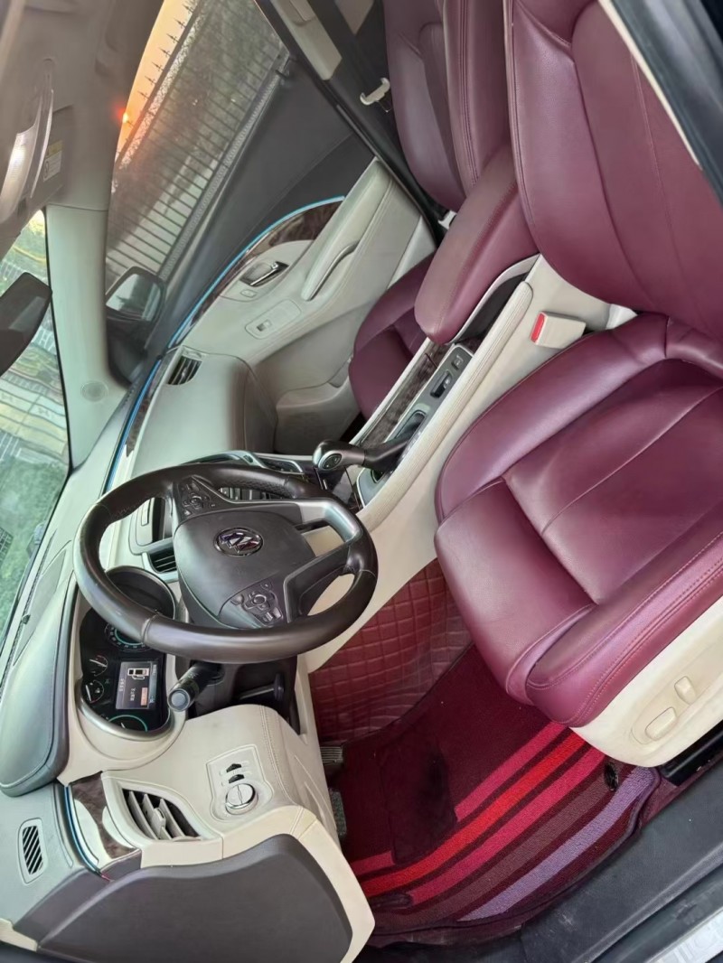 济宁16年别克君越6