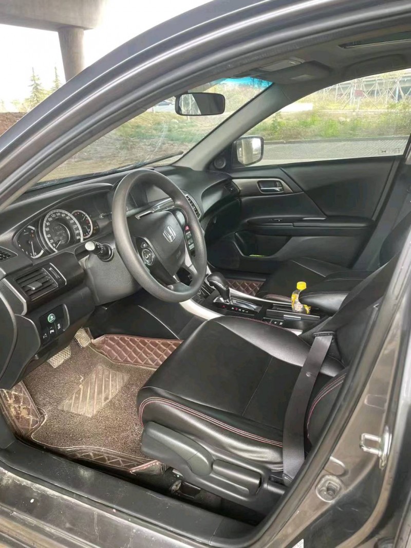 青岛14年本田雅阁6