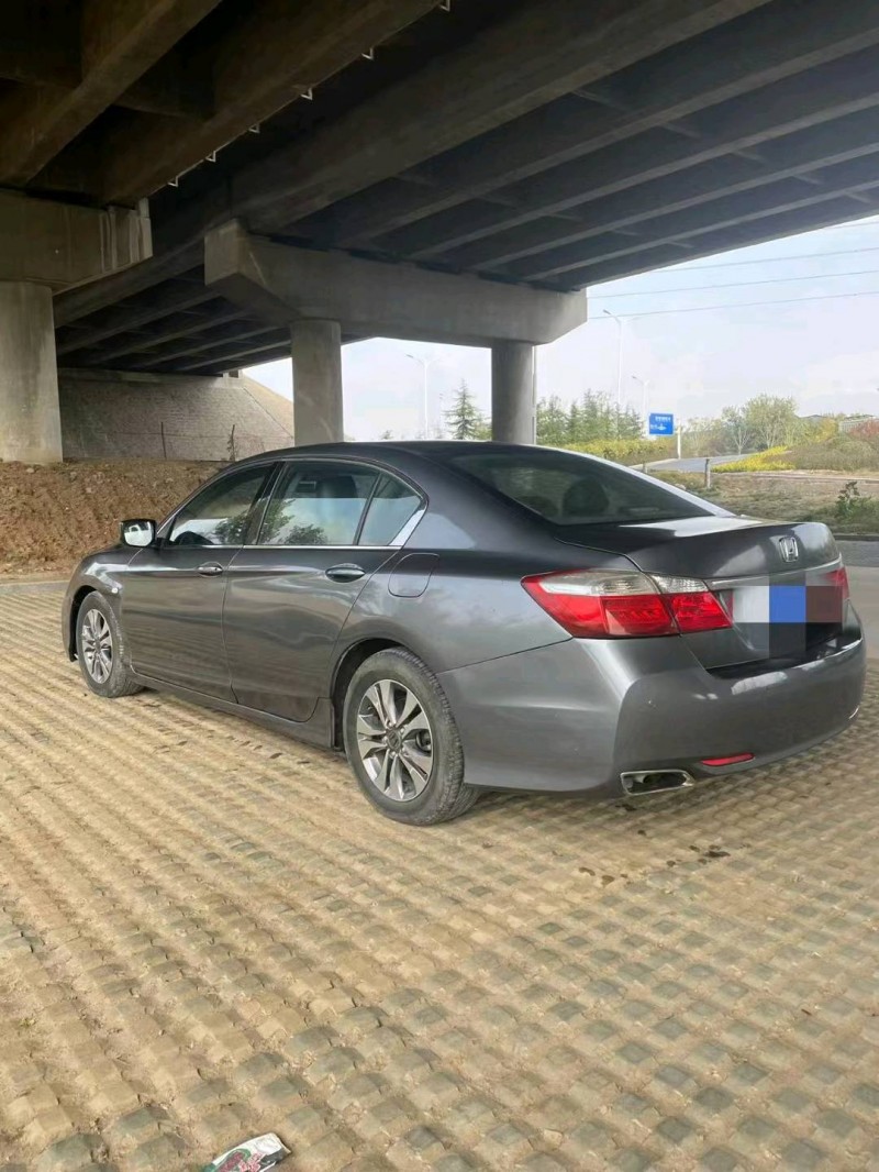 青岛14年本田雅阁8