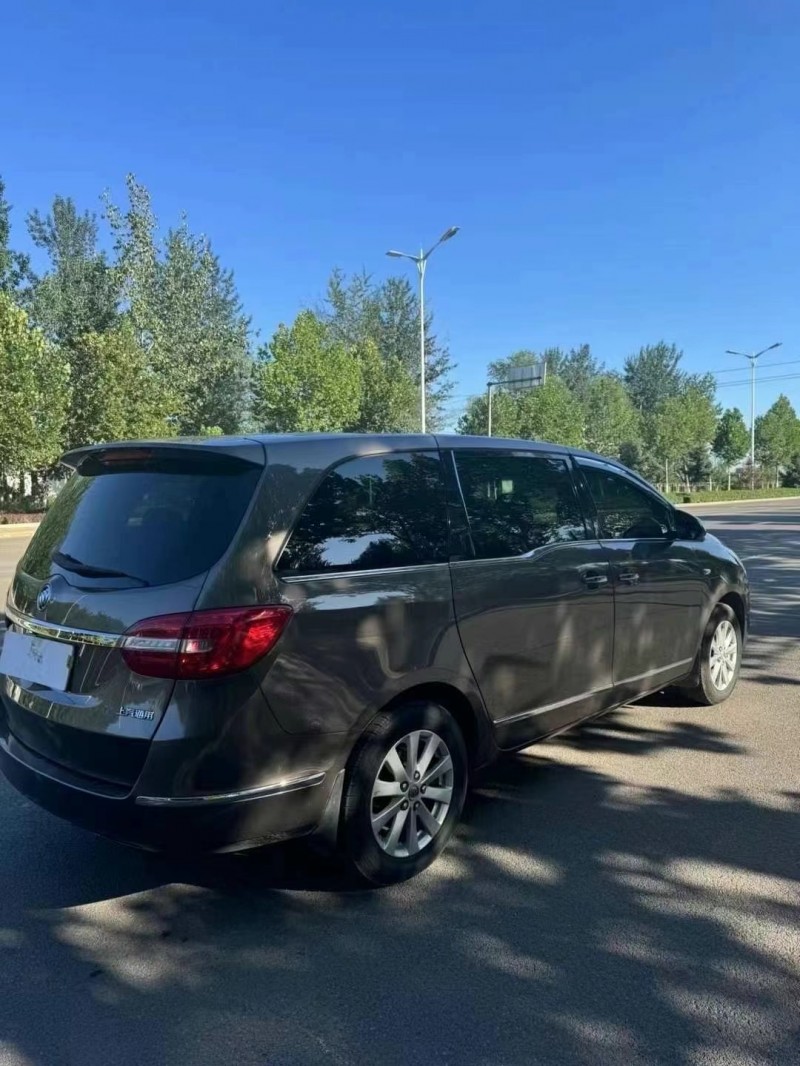 保定18年别克GL84