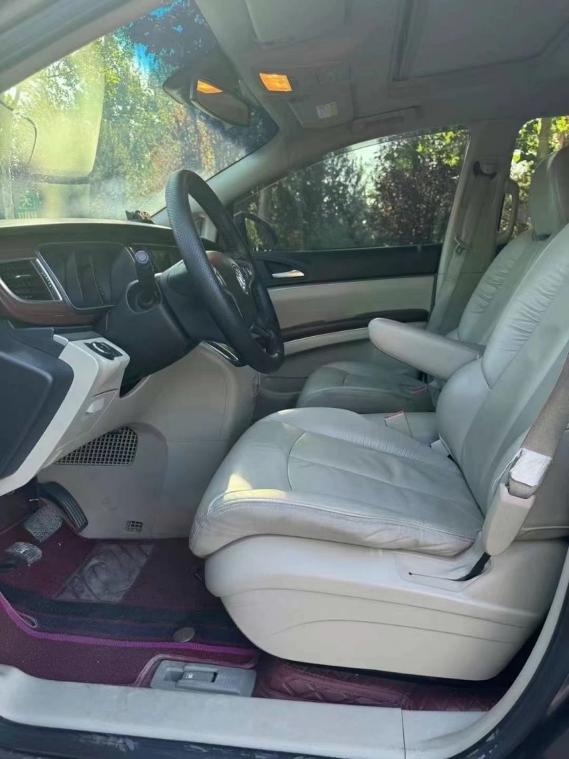 保定18年别克GL86