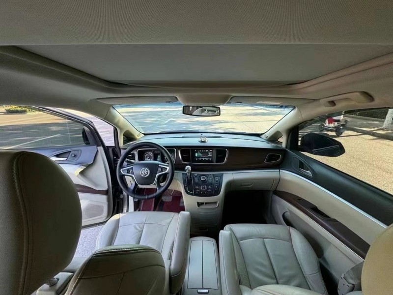 保定18年别克GL88