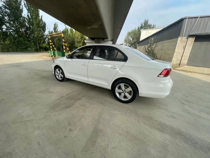 保定17年大众桑塔纳5