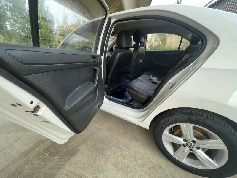 保定17年大众桑塔纳8