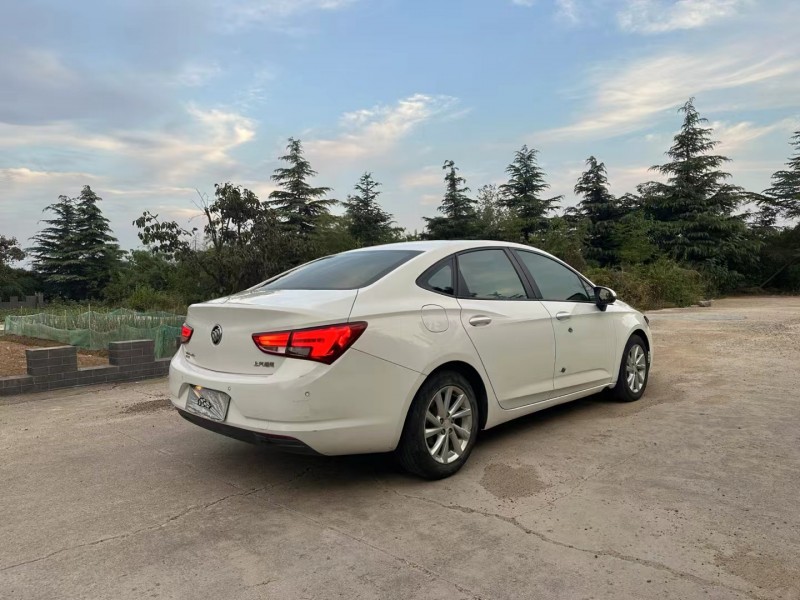 临沂19年别克威朗8