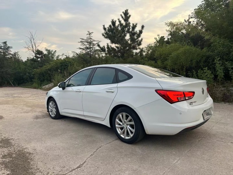 临沂19年别克威朗9