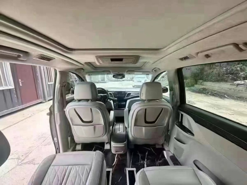 济宁17年别克GL86