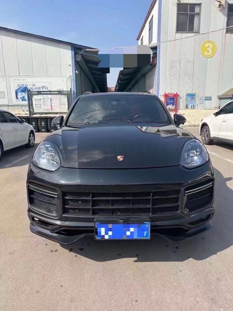 济南15年保时捷卡宴1