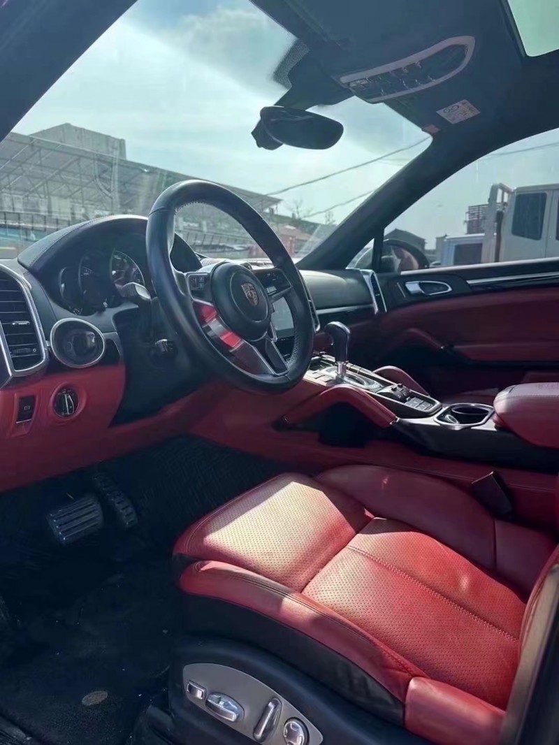 济南15年保时捷卡宴6