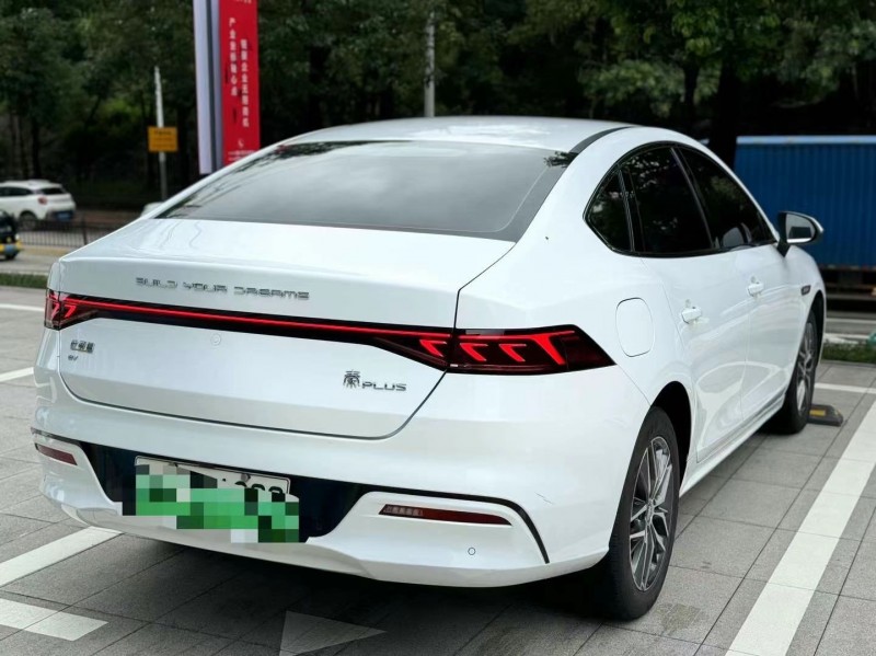 广州23年比亚迪秦8