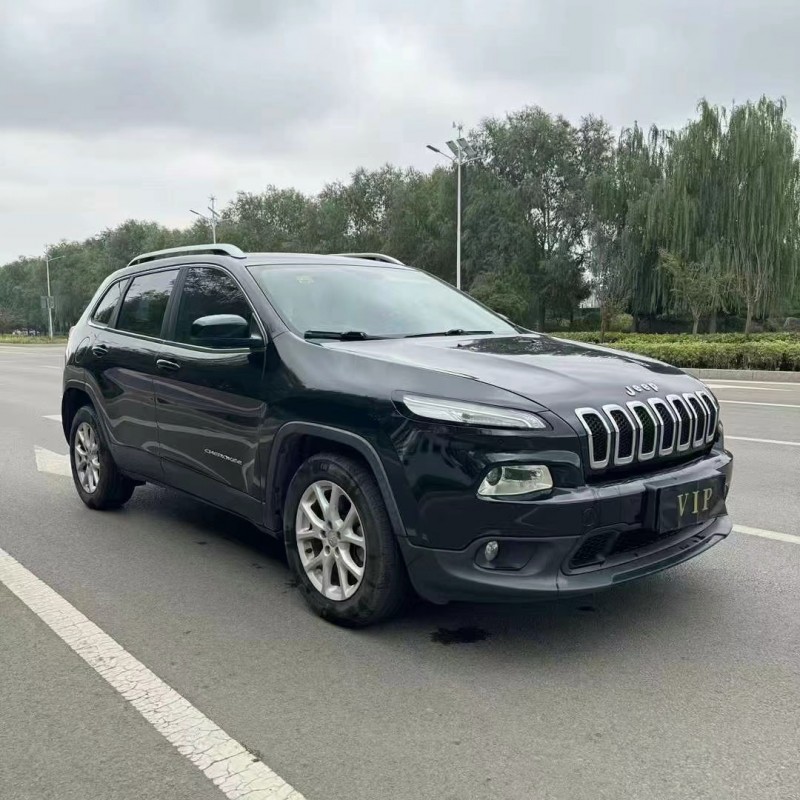 枣庄17年Jeep自由光4