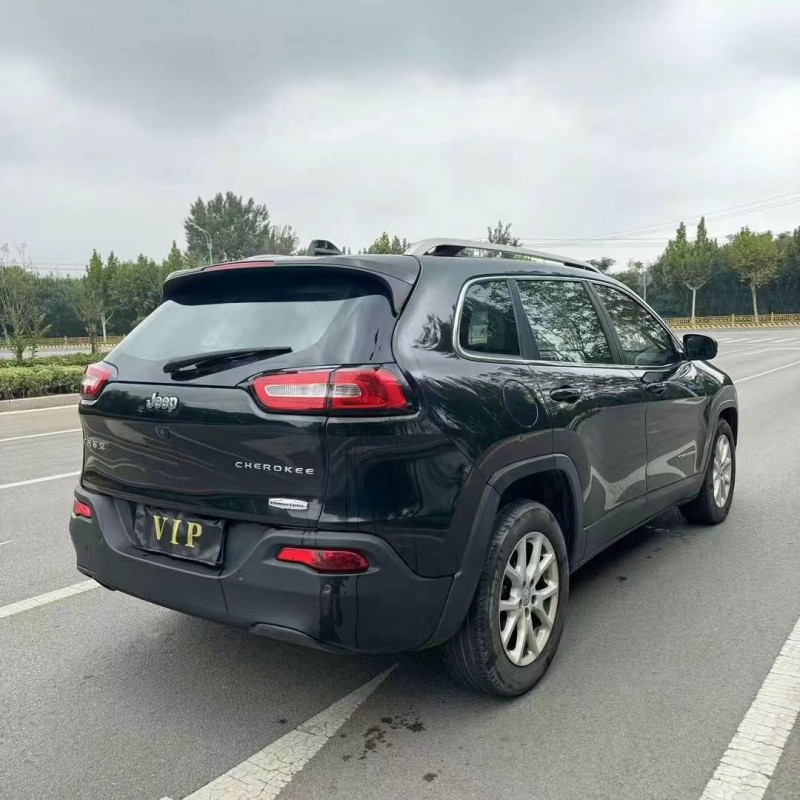 枣庄17年Jeep自由光6