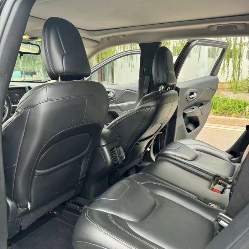 枣庄17年Jeep自由光9