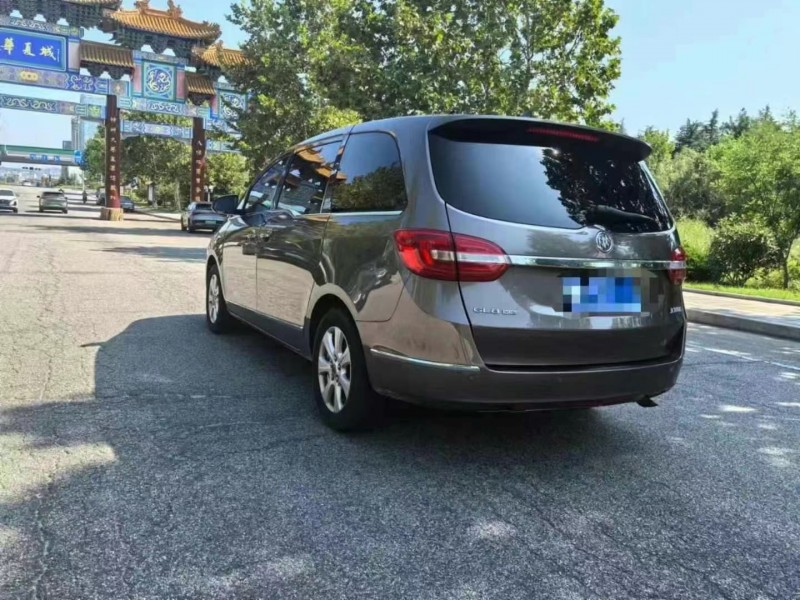 济宁15年别克GL84