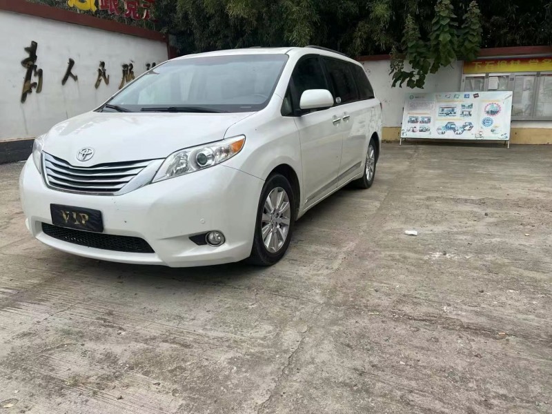 济南12年丰田塞纳3