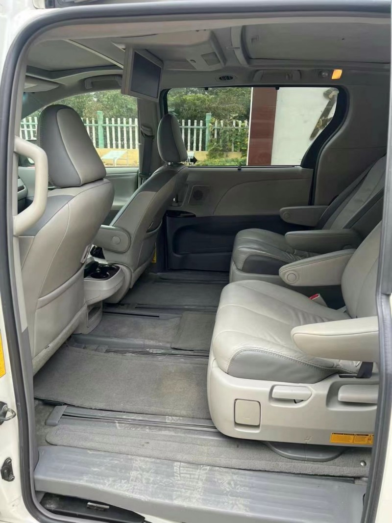 济南12年丰田塞纳6