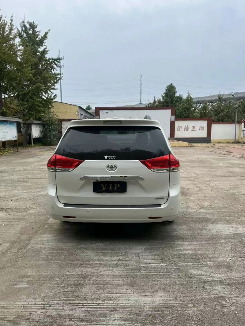 济南12年丰田塞纳7