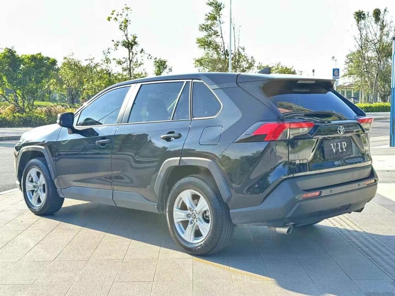 东莞22年丰田RAV4荣放8