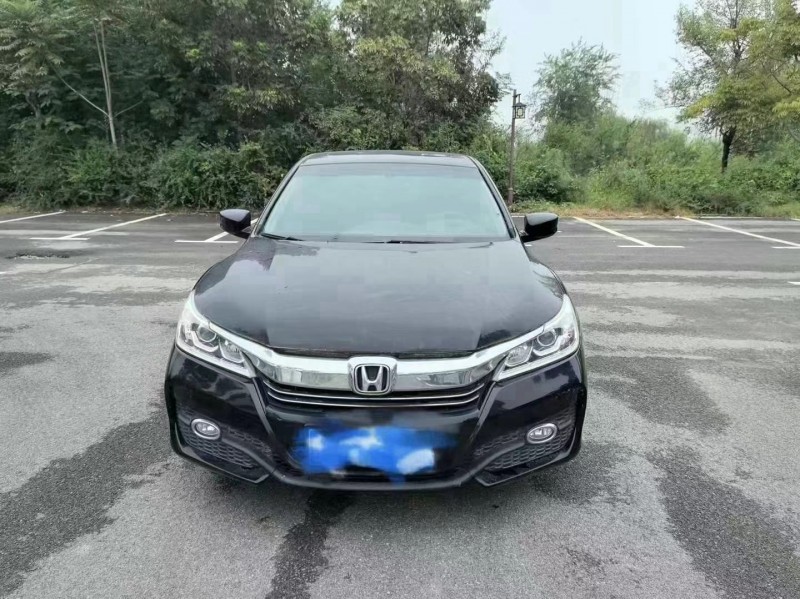 济宁17年本田雅阁1