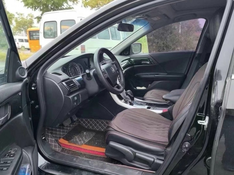 济宁17年本田雅阁2