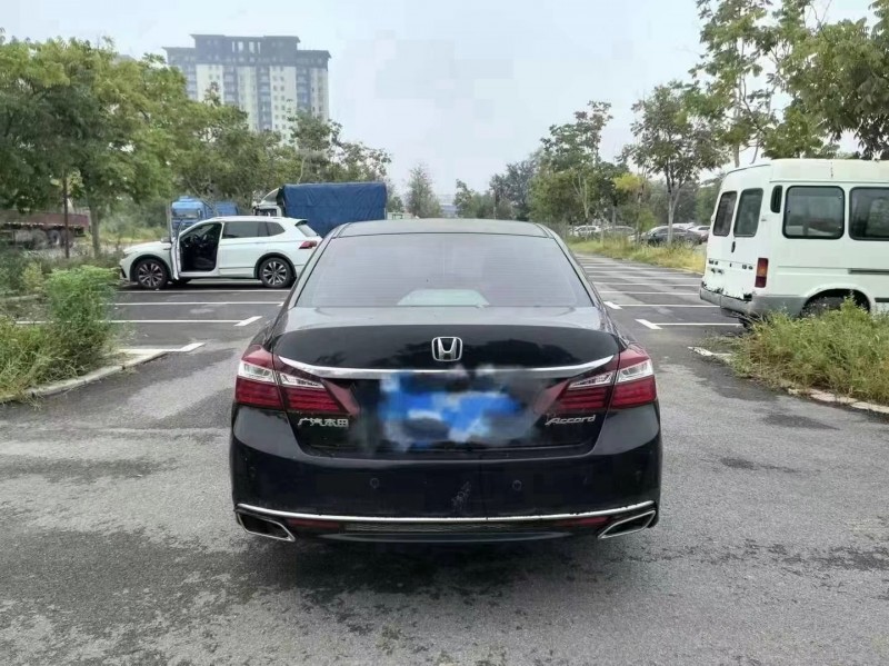 济宁17年本田雅阁3