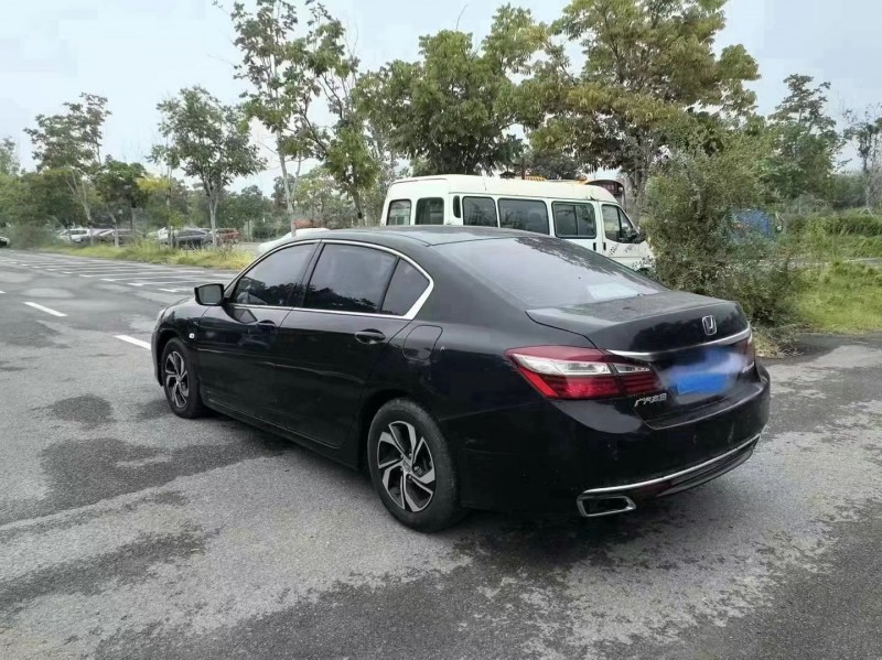 济宁17年本田雅阁4