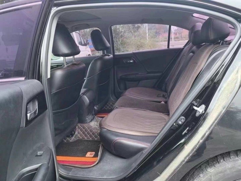 济宁17年本田雅阁5