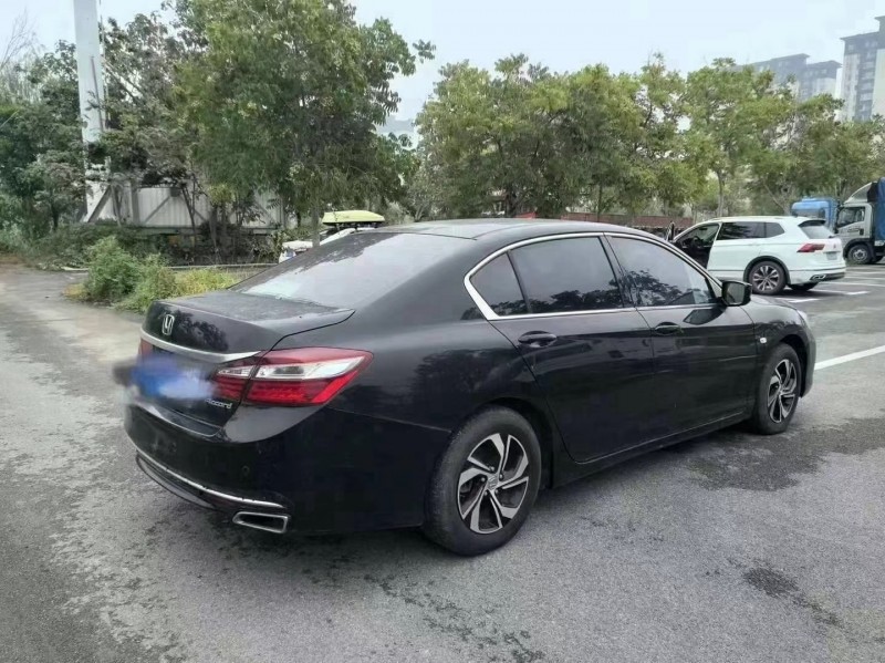 济宁17年本田雅阁7