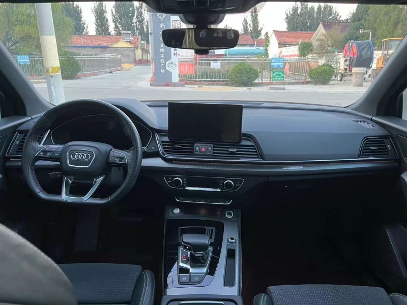 济宁21年奥迪Q58