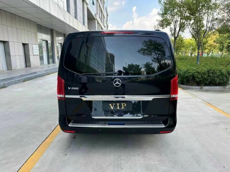 济宁16年奔驰V2