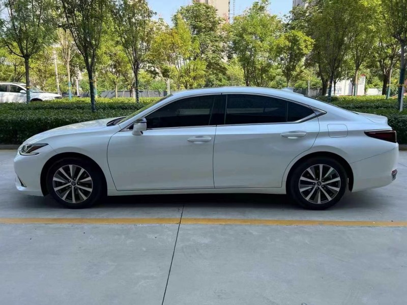 潍坊19年雷克萨斯ES6