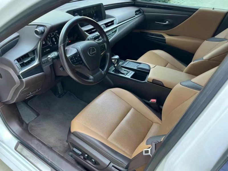 潍坊19年雷克萨斯ES8