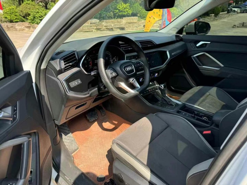 青岛23年奥迪Q36