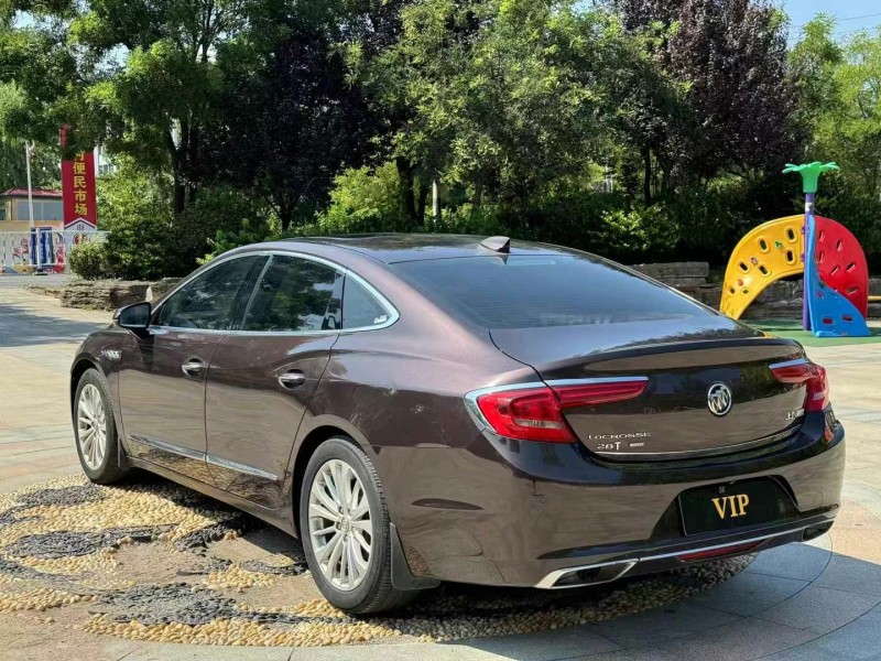 青岛17年别克君越7