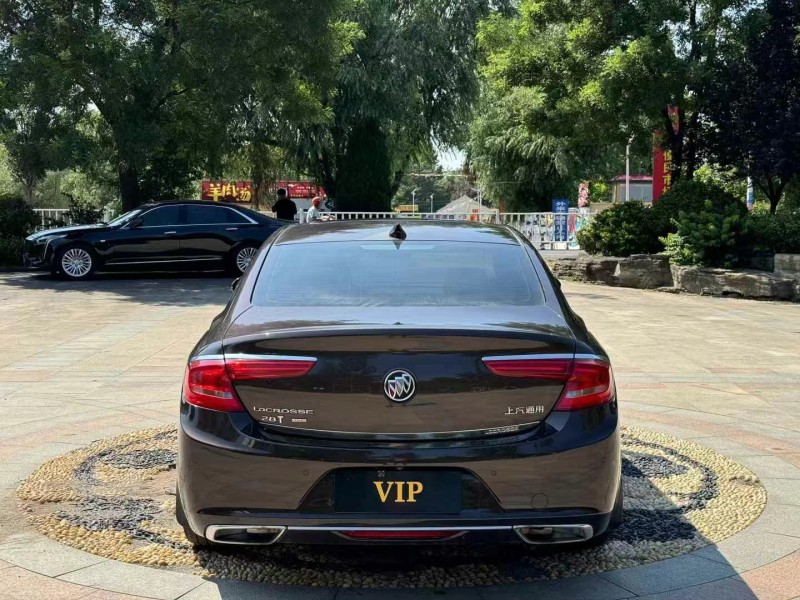 青岛17年别克君越9