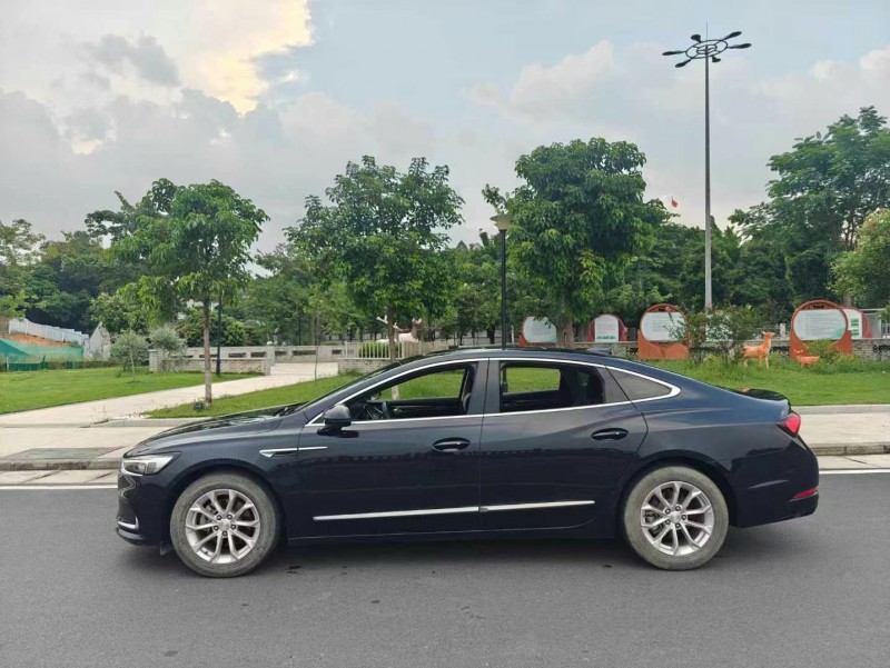 东莞21年别克君越8