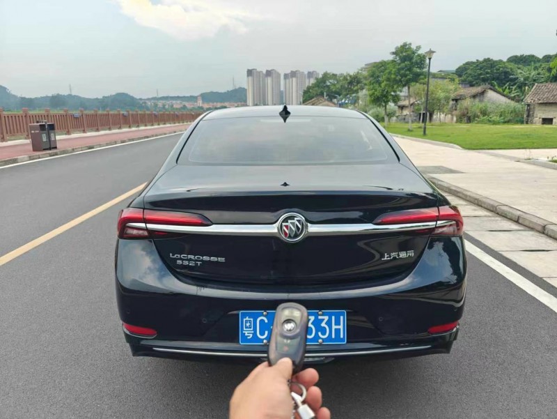 东莞21年别克君越9