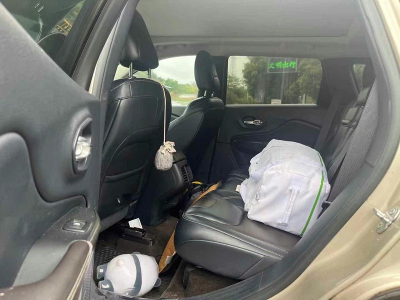 成都14年Jeep自由光4