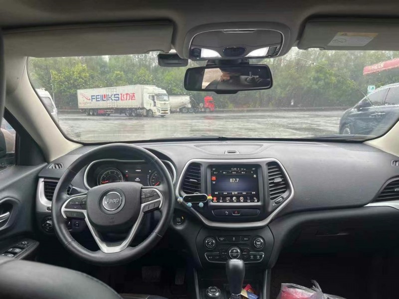 成都14年Jeep自由光5