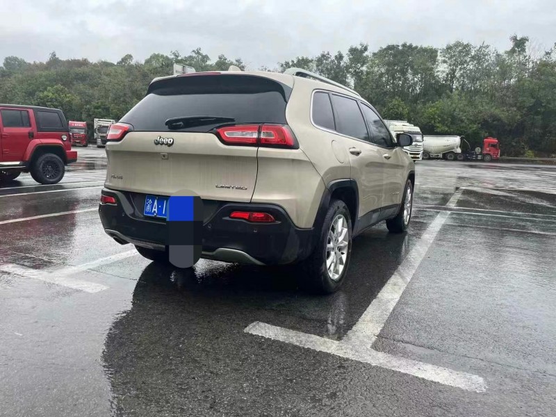 成都14年Jeep自由光7