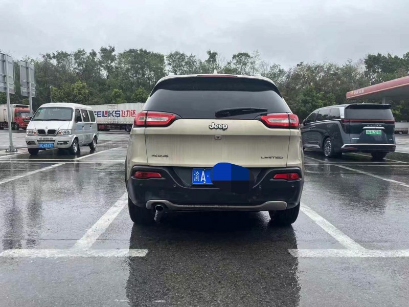 成都14年Jeep自由光8