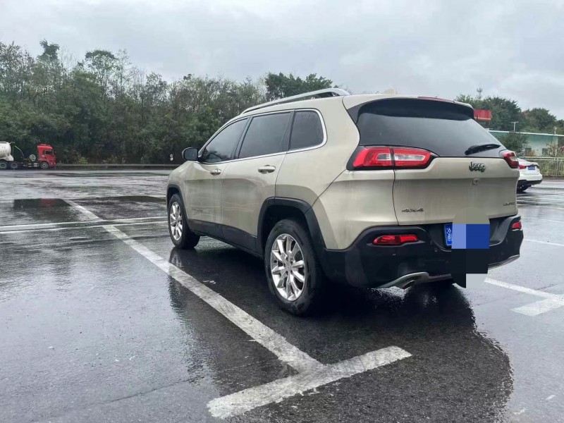 成都14年Jeep自由光9