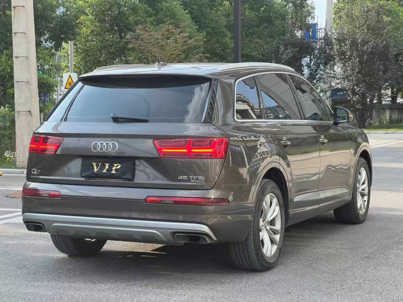 重庆18年奥迪Q75