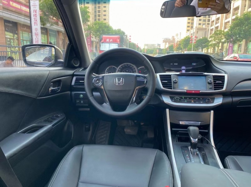 济宁15年本田雅阁4