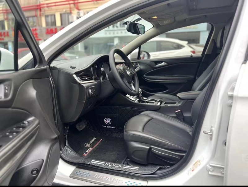 济宁16年别克威朗5