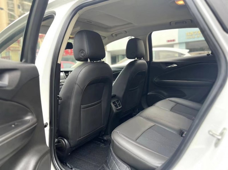 济宁16年别克威朗6