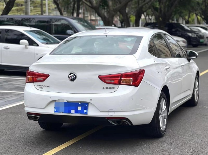 济宁16年别克威朗8