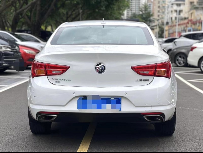 济宁16年别克威朗9